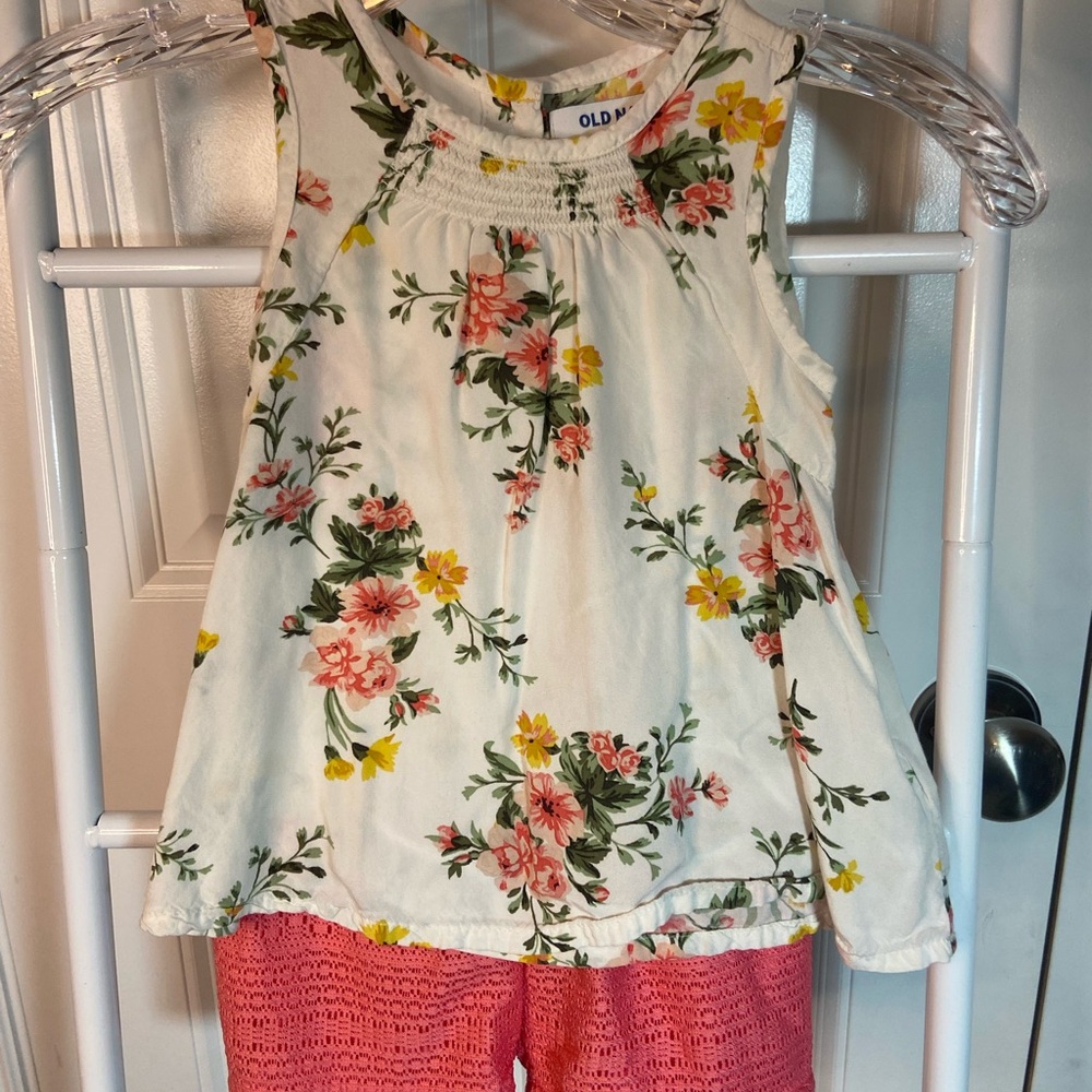 Old Navy Floral Print Top w/ crochet shorts